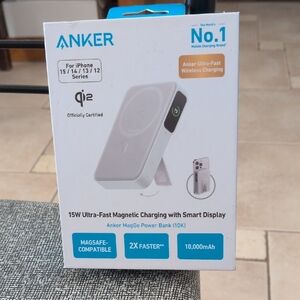 Anker White Magnetic Charger with Smart Display